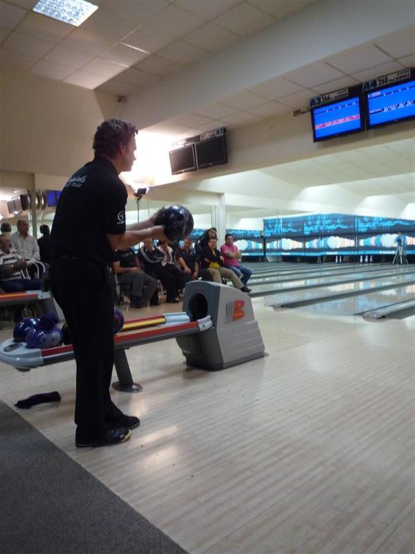 Primul turneu internaţional de bowling din România 18413111