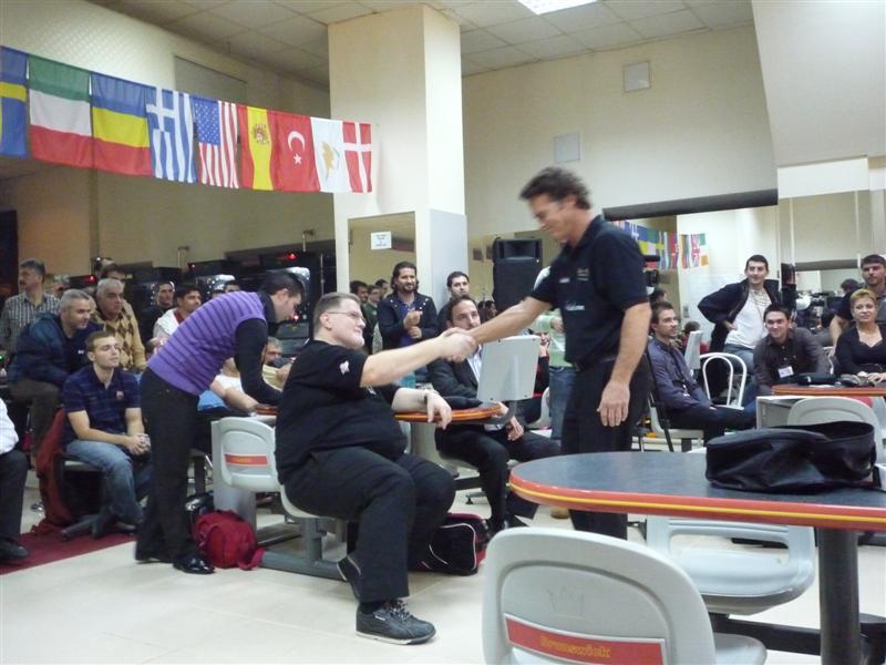 Primul turneu internaţional de bowling din România 18413112