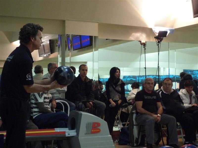 Primul turneu internaţional de bowling din România 18413115