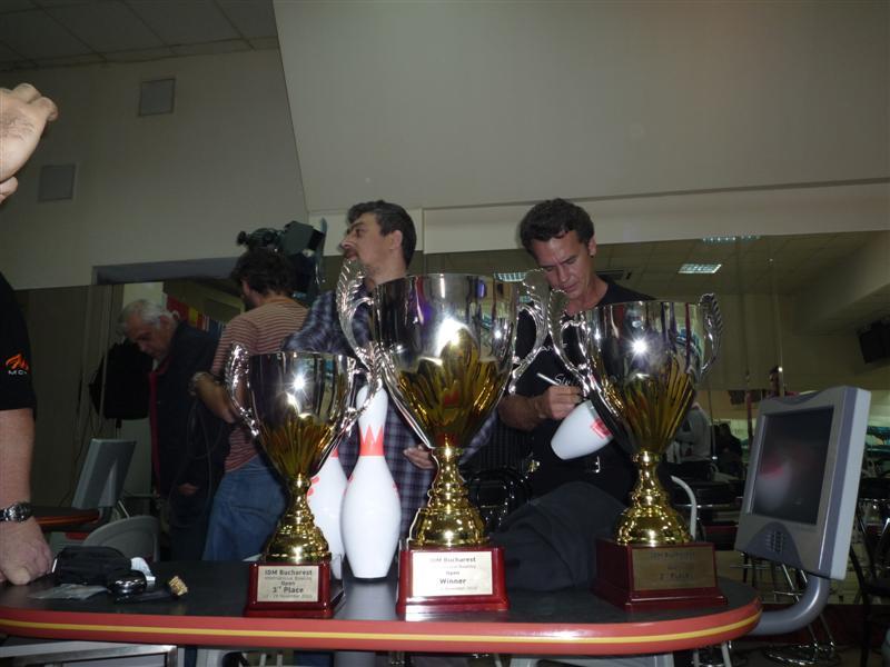 Primul turneu internaţional de bowling din România 18413116