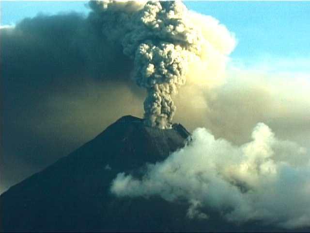 Alertă maximă în Ecuador: Erupţie iminentă a vulcanului Tungurahua
