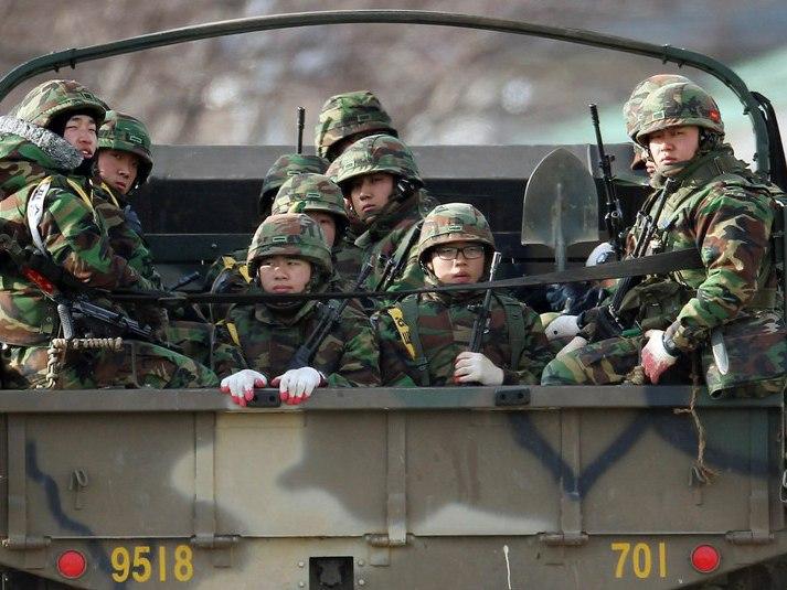Coreea de Sud a început noi manevre militare