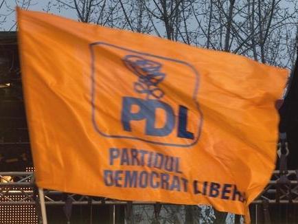 Hegemonie pedelistă: Băsescu ar fi cerut liste cu şefii non-PDL