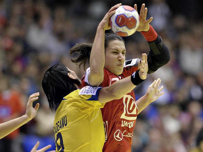 CE de handbal: România merge în grupele principale după 40-28 cu Serbia