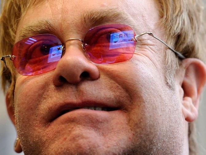 Elton John: "Am fost la un pas de moarte din cauza drogurilor"