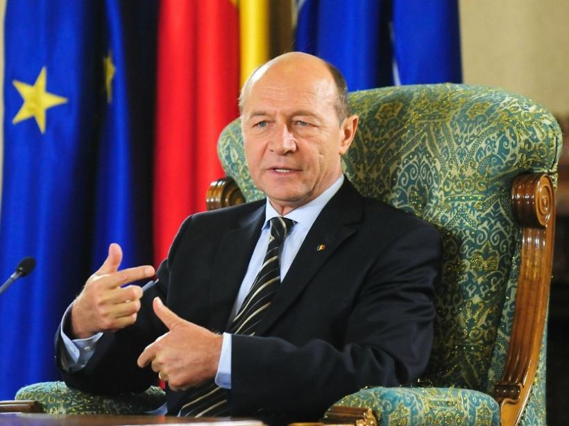 Băsescu: Ar fi o greşeală imensă ca romii să-şi schimbe denumirea în ţigani
