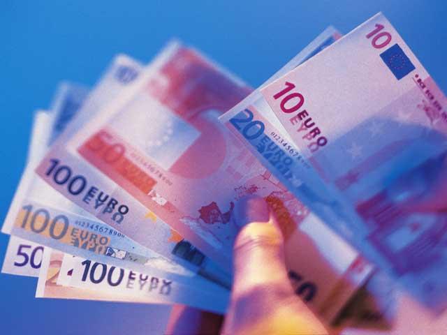 Românii preferă creditul în euro
