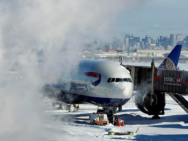 Mii de curse aeriene, anulate în SUA din cauza furtunilor de zapadă
