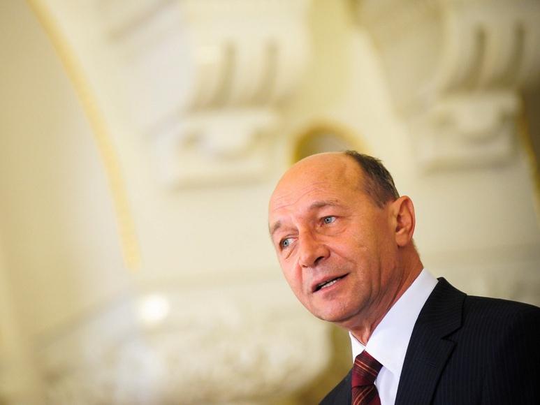 Băsescu: România a trecut de cel mai greu an. În 2011 îşi va relua creşterea economică