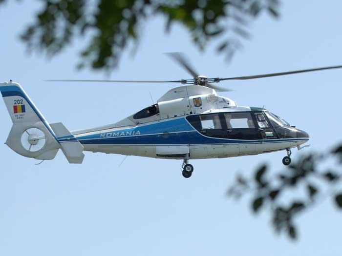 Băsescu a plecat cu elicopterul să modernizeze statul