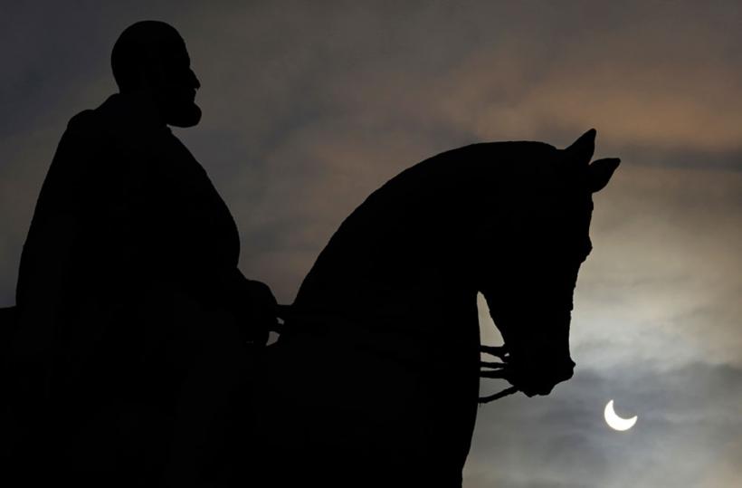Amurg la amiază: eclipsa parţială de Soare 18416534