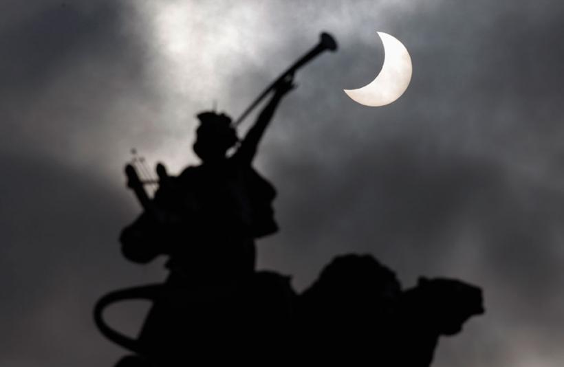 Amurg la amiază: eclipsa parţială de Soare 18416553