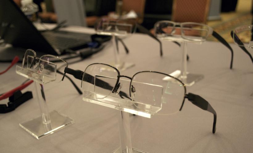 Ochelari cu lentile bifocale, la revedere. Autofocus, bine-ai venit 18416696