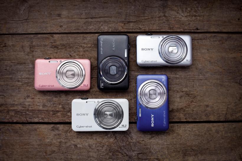 Sony: cinci noi modele de camere foto digitale Cyber-shot
