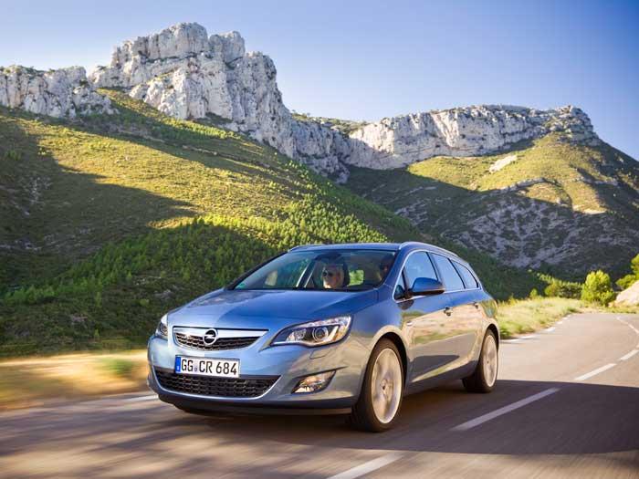 Opel Astra ST a venit în România