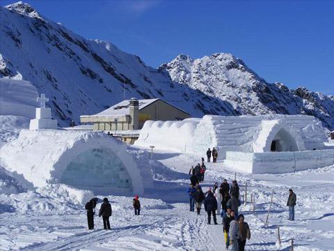 Conducerea "Ice Hotel" de la Bâlea Lac, somată să schimbe denumirea hotelului