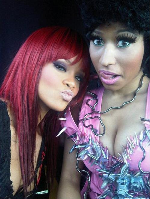 Rihanna: "Este atât de greu să mă abţin să o ating pe Nikki!"