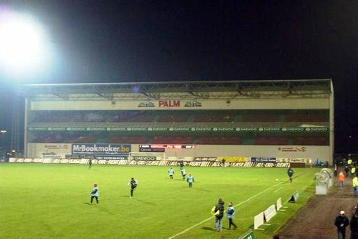 Acestea sunt cele mai ciudate stadioane ale lumii! 18417818