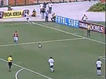 Video: Roberto Carlos marchează direct din corner!