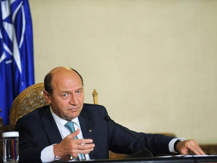 Băsescu: Am primit zeci de mailuri de la militari, unele furioase, în care mă jigneau