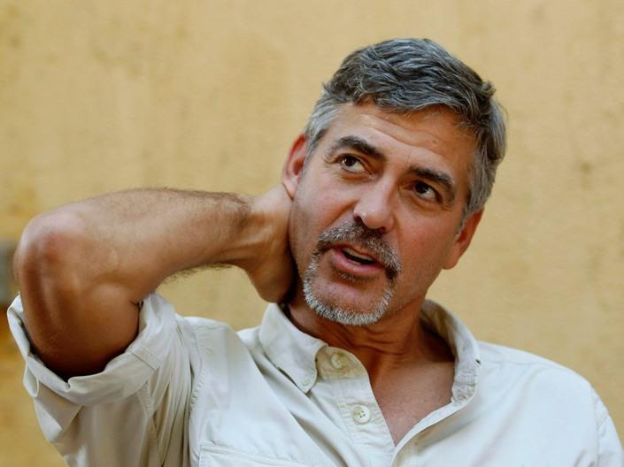 Clooney, bolnav de malarie