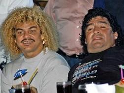 Video: Maradona şi Valderrama au revenit pe teren într-un amical de fotbal în sală