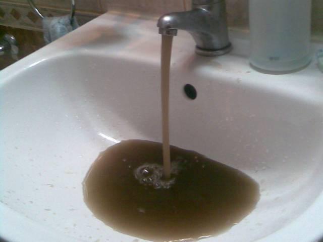 În apa care curge la robinetele din Slobozia sunt compuşi cancerigeni