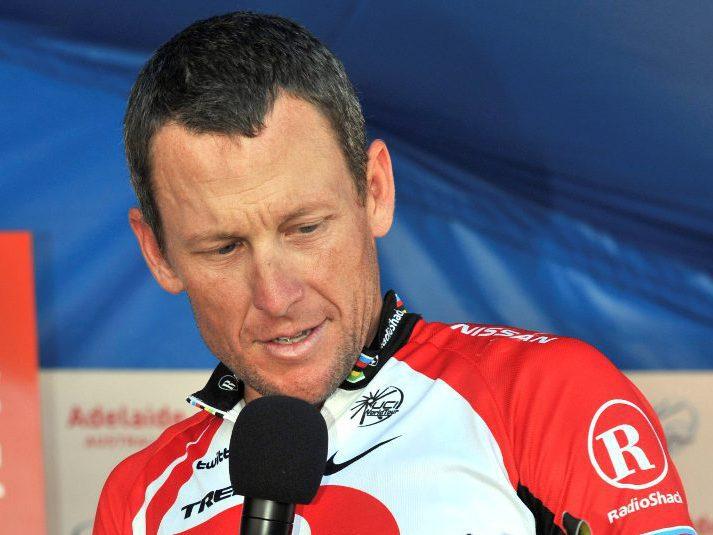 Lance Armstrong s-a retras oficial din competiţiile internaţionale