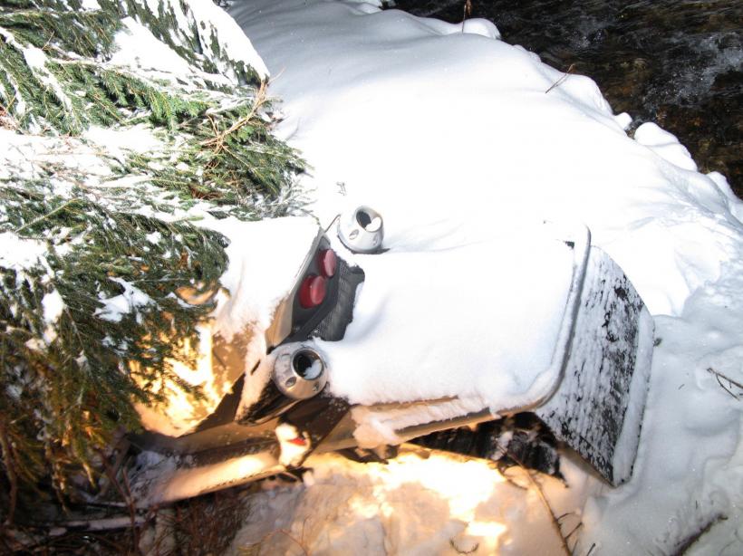 Un bărbat a murit dupa ce a intrat cu snowmobil-ul într-un copac