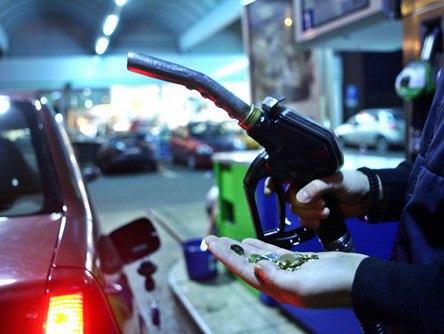 Petrom şi Rompetrol scad preţul carburanţilor