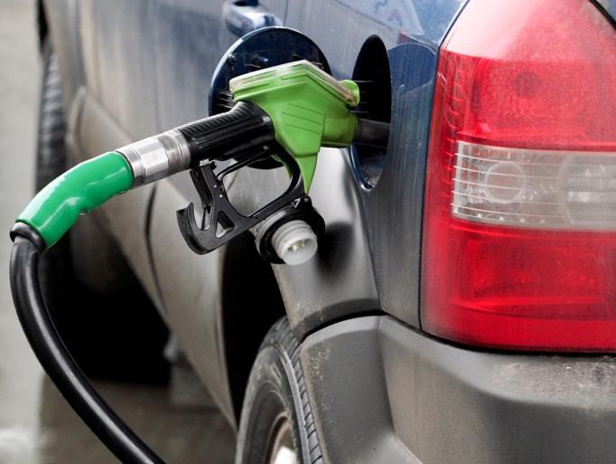 Petroliştii au scumpit nejustificat benzina