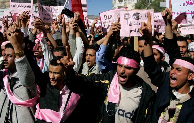 Lumea arabă "fierbe": Mii de manifestanţi cer demisia preşedintelui yemenit