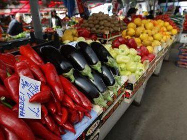 Prima jumătate a anului va aduce majorări de preţuri la carne, legume şi fructe