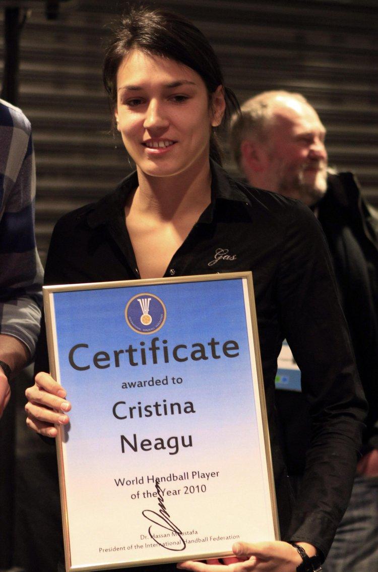 Cristina Neagu, premiată înaintea finalei CM de handbal
