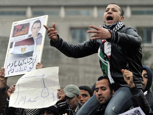 Revoluţia tinerilor: “Go out, Mubarak!”