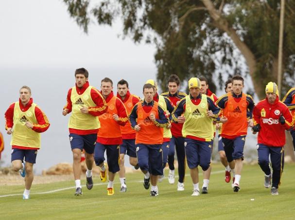18 jucători la primul antrenament la naţionalei în Cipru
