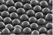 Nano-sferele din argint, secretul unor celule solare mai performante