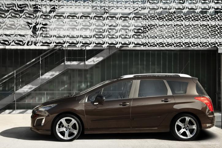 Peugeot 308 facelift se dezvăluie înainte de debutul de la Geneva 18420576