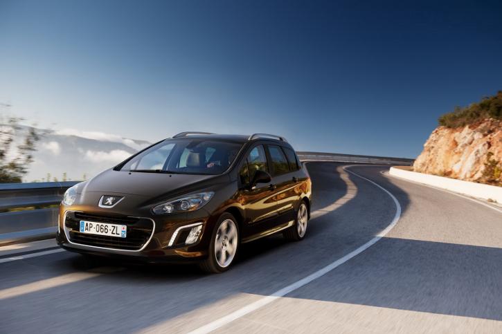 Peugeot 308 facelift se dezvăluie înainte de debutul de la Geneva 18420579