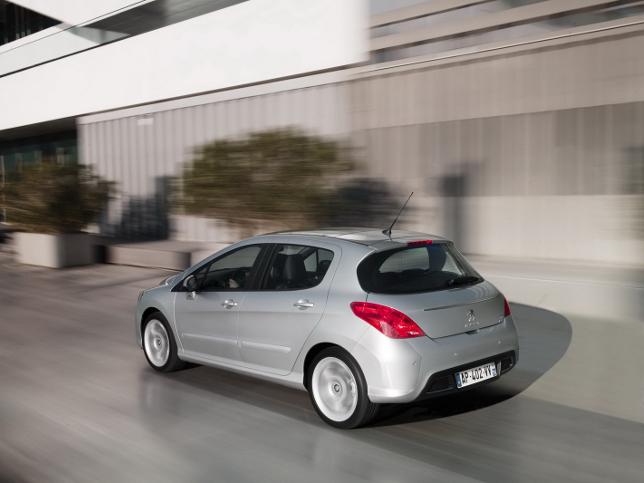 Peugeot 308 facelift se dezvăluie înainte de debutul de la Geneva 18420588