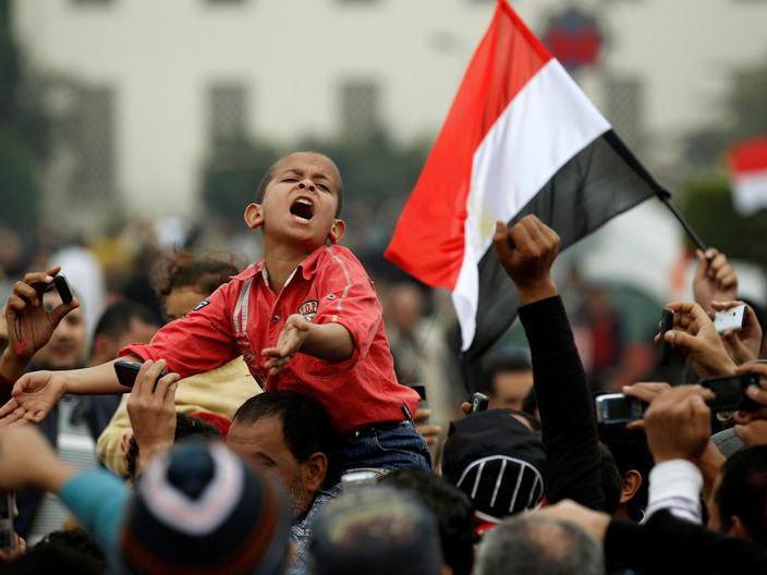 Revoltă la Cairo, ziua a 15-a: Radicalii rămân pe baricade în piaţa Tahrir