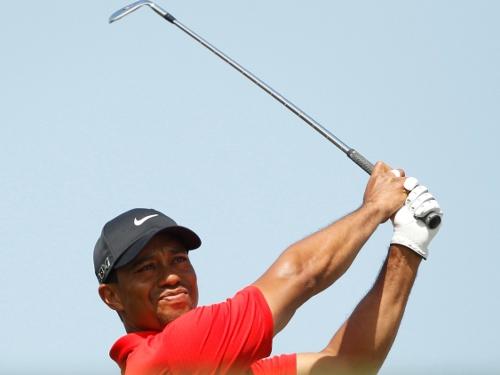 Tiger Woods a fost amendat pentru că a scuipat pe terenul de golf!