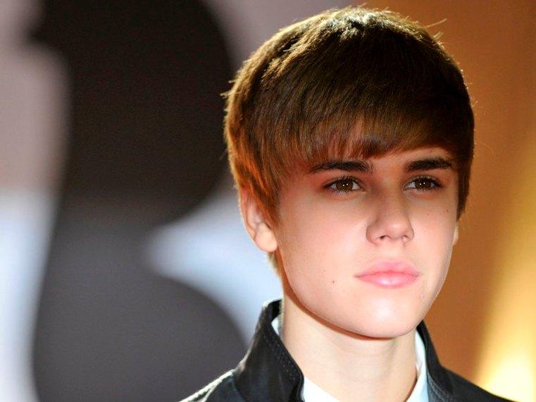 Justin Bieber, cel mai bun artist debutant la BRIT Awards 2011. Vezi cine a mai câştigat!