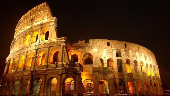 Colosseum-ul din Roma, iluminat pentru turista americană violată de un român
