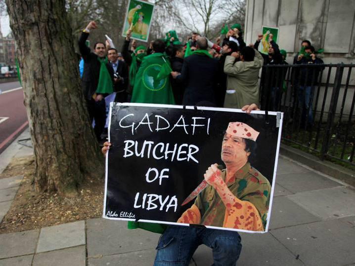 Benghazi: Forţele libiene au deschis focul din elicoptere asupra manifestanţilor