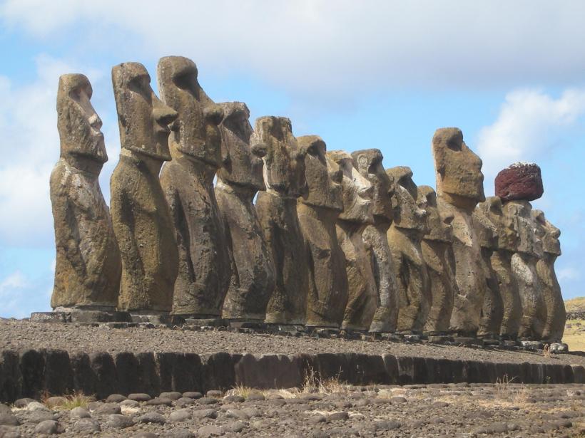 Insula Paştelui, locul de unde răsare Soarele şi apune Luna 18422489