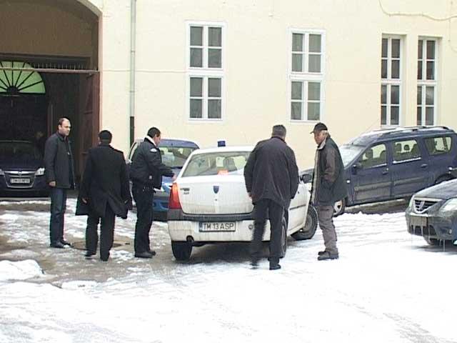Lugoj - Suspecţi reţinuţi în cazul crimei "chirugicale": un fost poliţist şi un fost militar