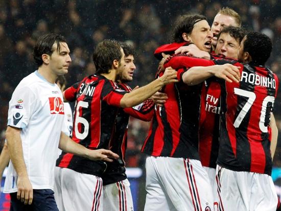 Video: Milan a câştigat derby-ul cu Napoli şi rămâne lider în Serie A