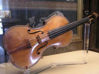 Culmea prostiei: au vrut să vândă cu 100 de lire sterline un Stradivarius de 1,2 milioane