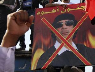 Alertă Interpol pentru Gaddafi şi alţi 15 apropiaţi ai săi